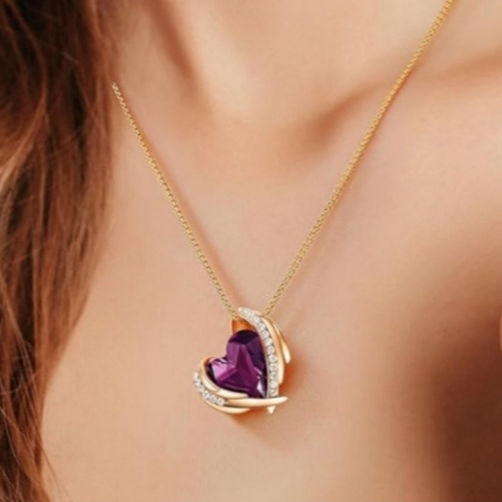 NWOT Love Heart Pendant Necklace